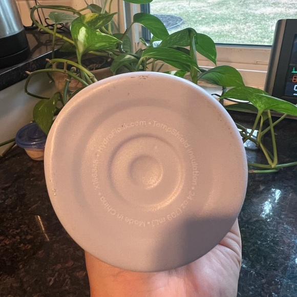 24 oz slim hydroflask in fog - Picture 9 of 13